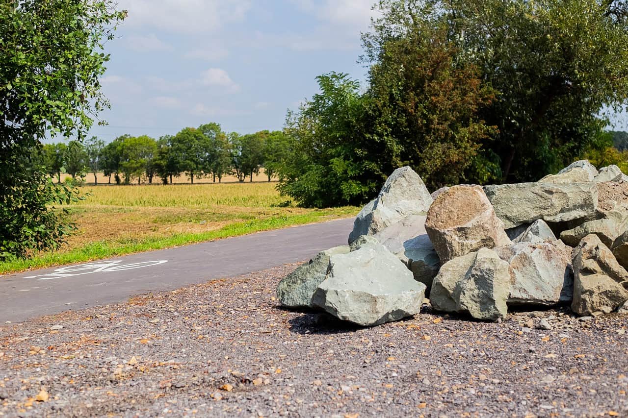 Wiadomo już, ile kosztowały kamienie przy ścieżce rowerowej do Łężczoka