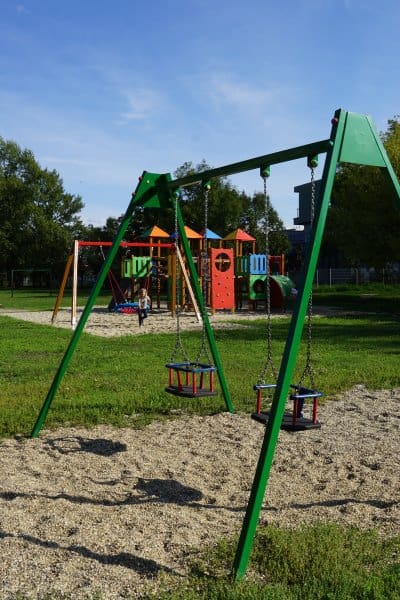 Na placu zabaw przy Mysłowickiej w Raciborzu ujawniono ciało mężczyzny [AKTUALIZACJA]