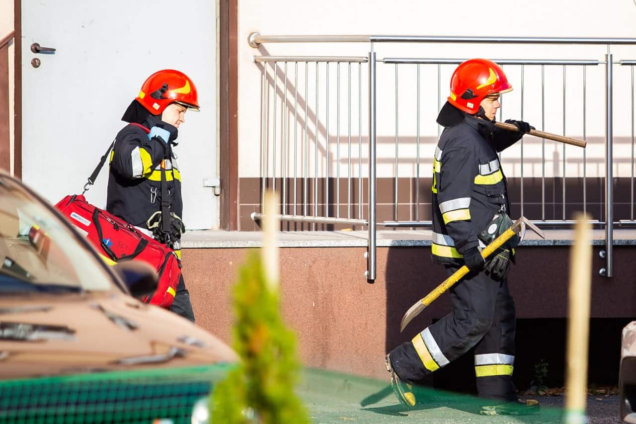 Strażacy wezwani do otwarcia mieszkania na Opawskiej [ZDJĘCIA]