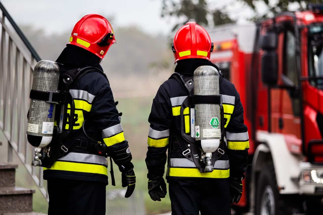 Akcja strażaków i pogotowia w Eko-Oknach! Trzy osoby poszkodowane [WIDEO]
