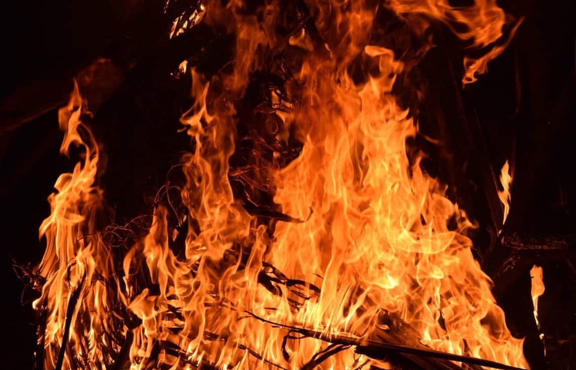 W Raciborzu niemal doszczętnie spłonął volkswagen polo. To mogło być podpalenie!