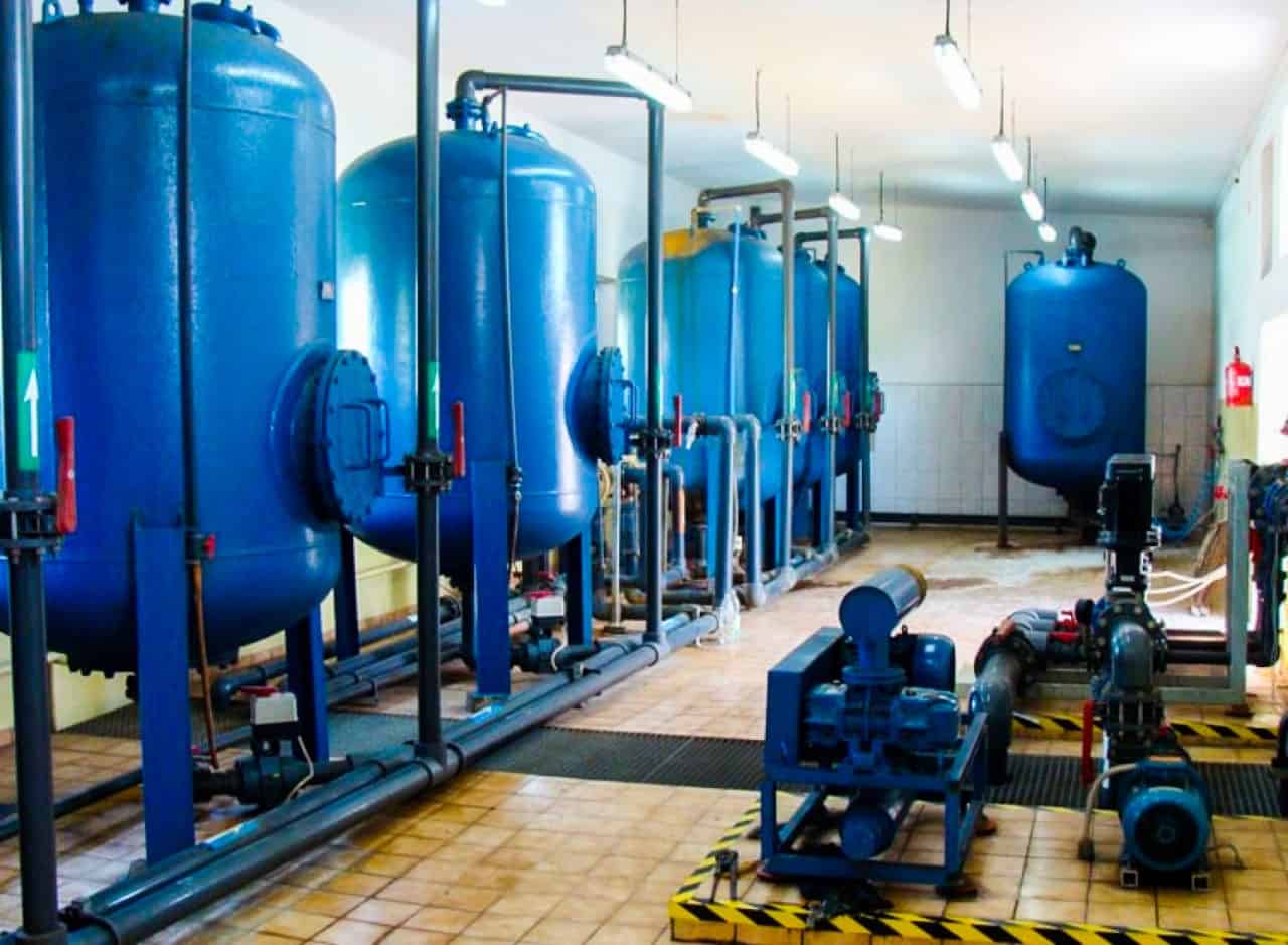 UWAGA: Możliwe wahania ciśnienia wody i pogorszenie jej jakości!