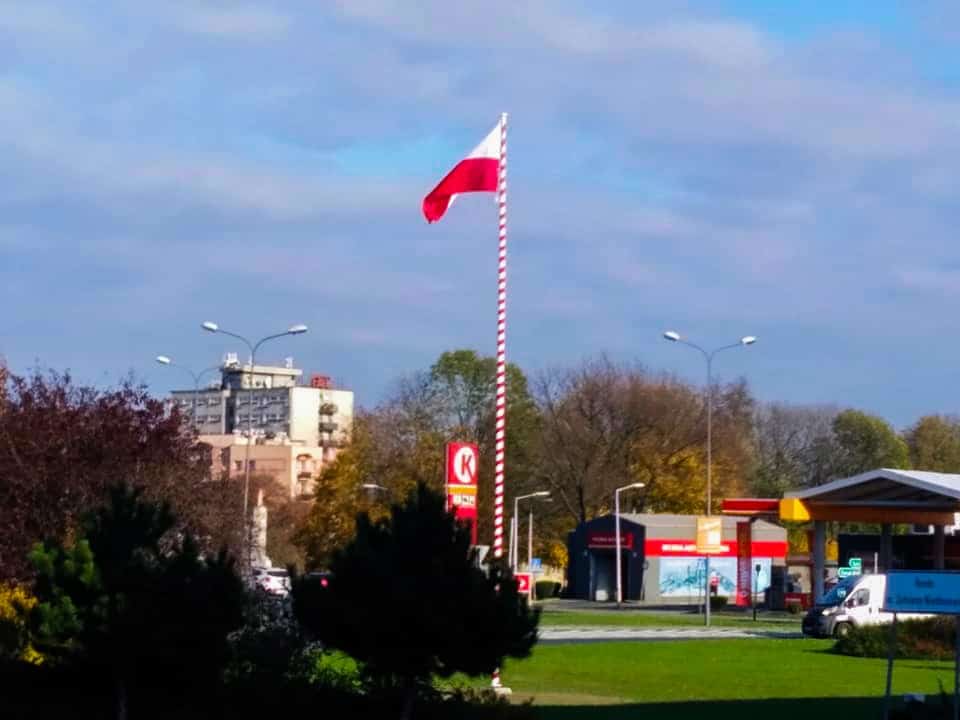 Polska flaga powiewa już w centrum Raciborza [ZDJĘCIA]