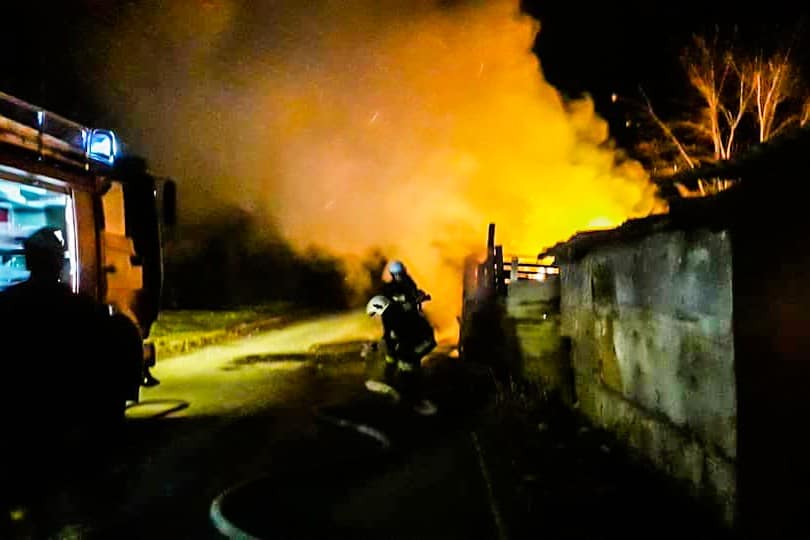 Pożar budynku w Pietrowicach Wielkich. Strażacy nie wykluczają podpalenia!