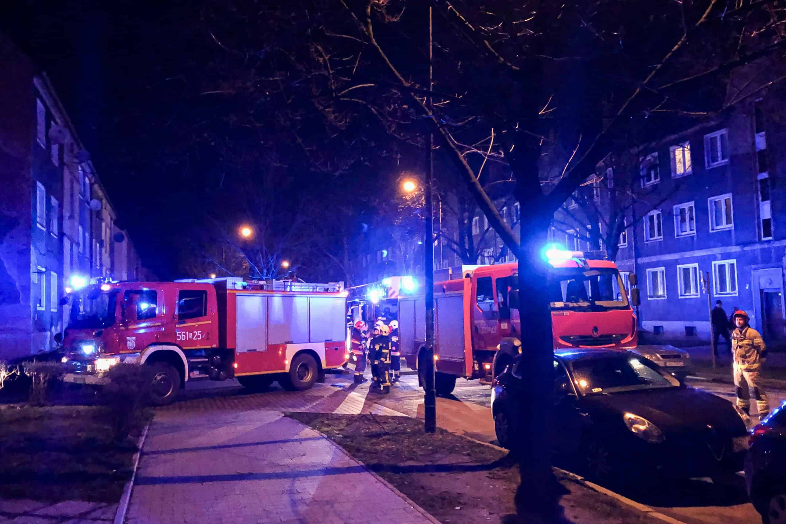 Akcja straży pożarnej na ulicy Skłodowskiej w Raciborzu [WIDEO, ZDJĘCIA]