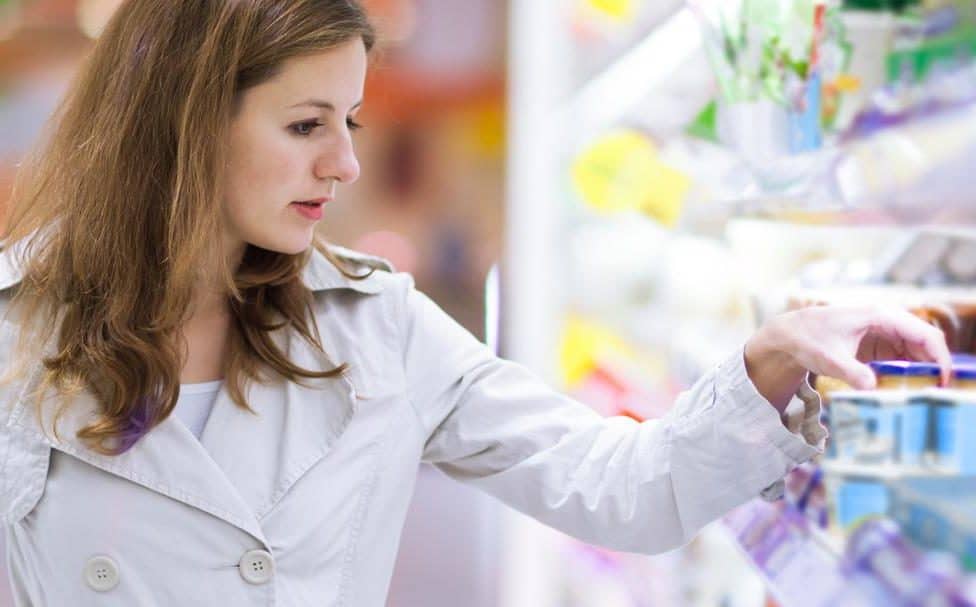 Bezpieczne zakupy w czasie epidemii. Jak zachować się w sklepie?