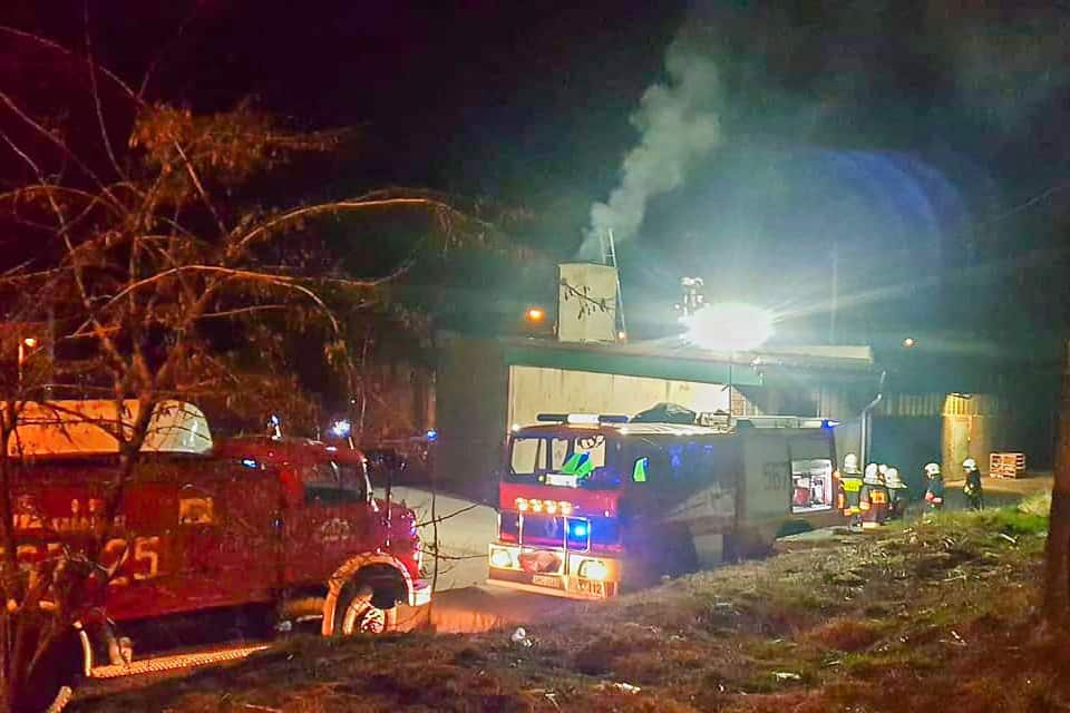 Akcja strażaków w Krowiarkach. Doszło do pożaru sadzy w kominie