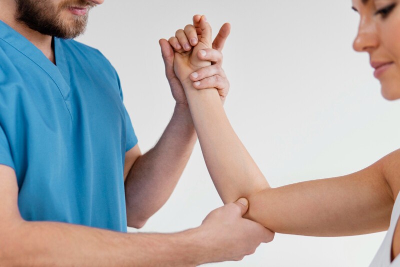 Terapia manualna w rehabilitacji ręki – skuteczne metody poprawy ruchomości i siły