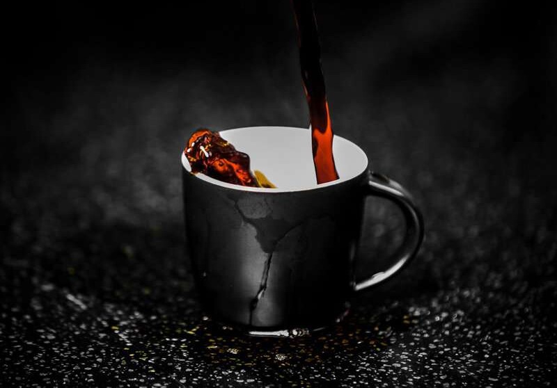Kofeina bezwodna – co to jest i jakie ma zastosowanie?
