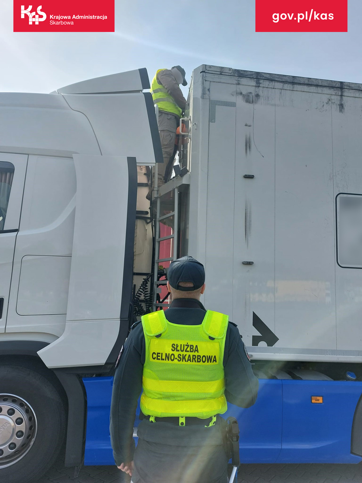 Funkcjonariusze KAS ujawnili nielegalny przewóz odpadów z Niemiec [ZDJĘCIA]