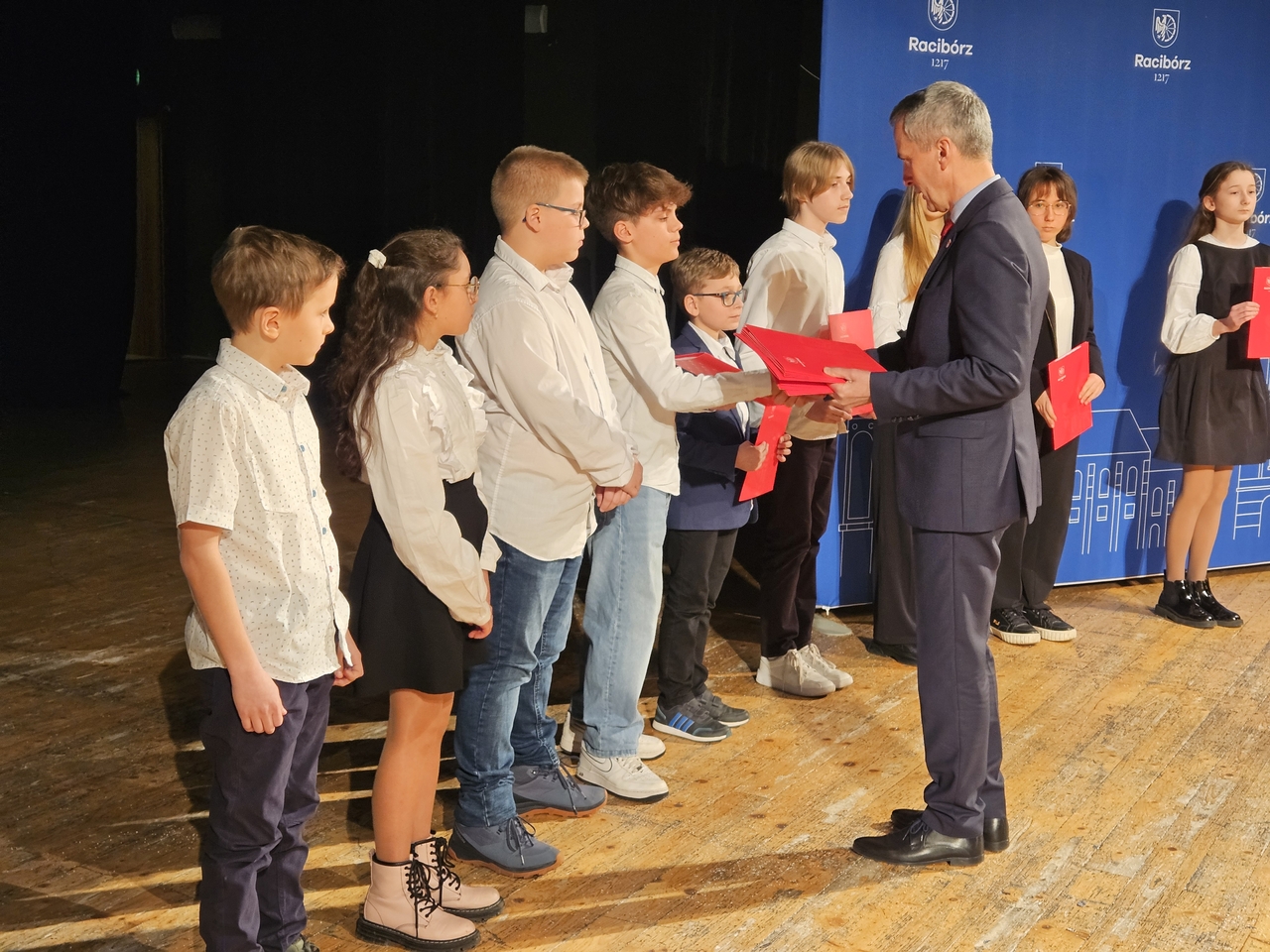 Prezydent przyznał stypendia najlepszym uczniom raciborskich szkół podstawowych [ZDJĘCIA]