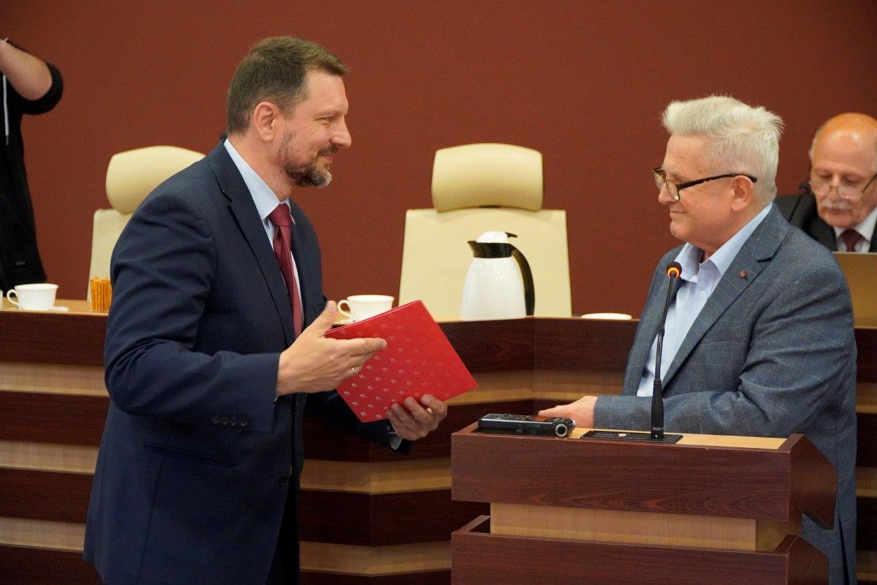 Jacek Wojciechowicz zaprzysiężony na prezydenta, radni po ślubowaniu [ZDJĘCIA]