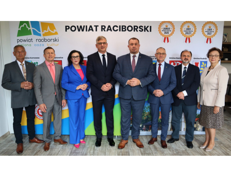 Radni wybrali władze powiatu raciborskiego [ZDJĘCIA]
