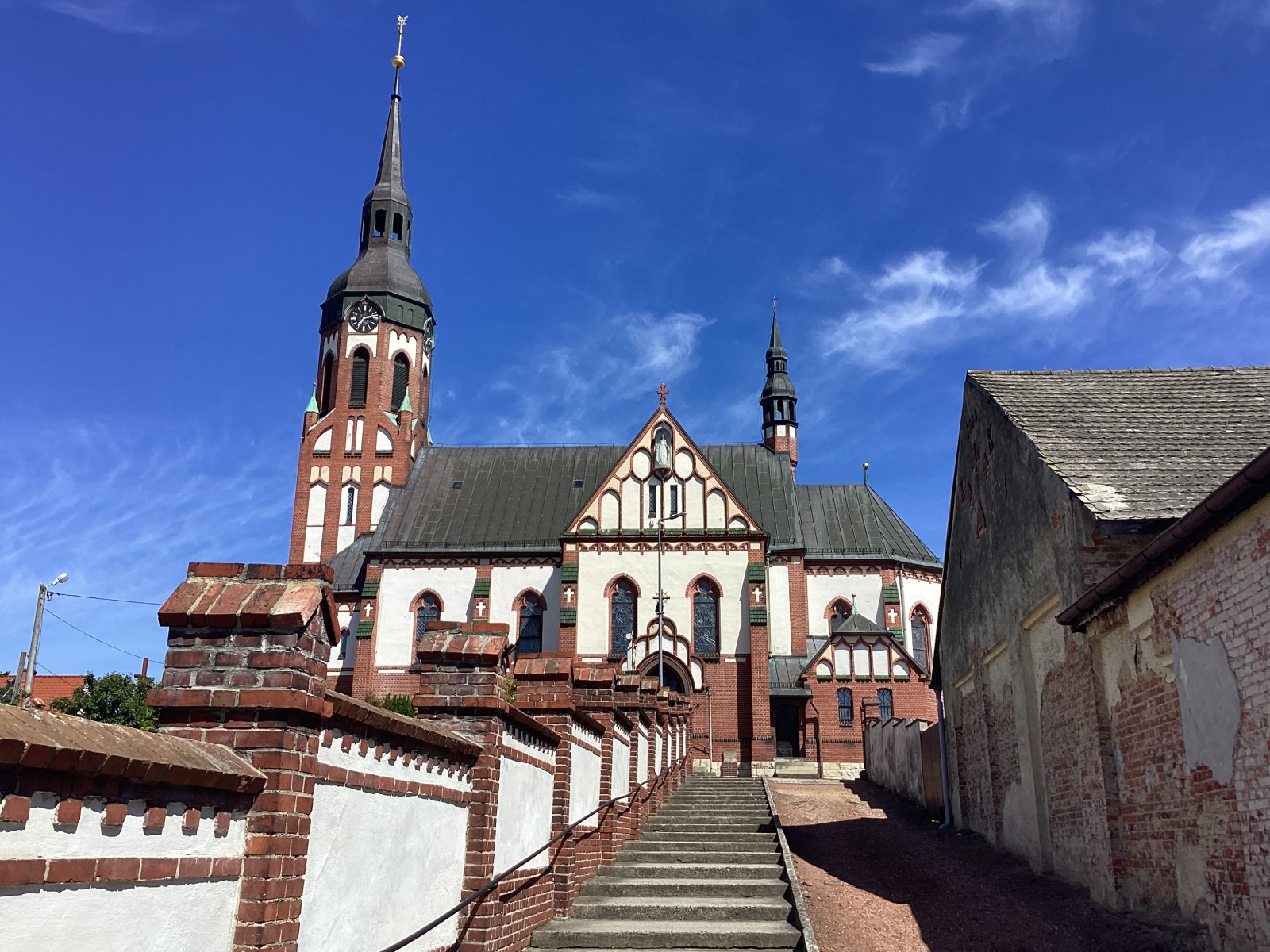 SPOJRZENIA. W bibliotece otwarto nową wystawę FOTON-u [ZDJĘCIA]